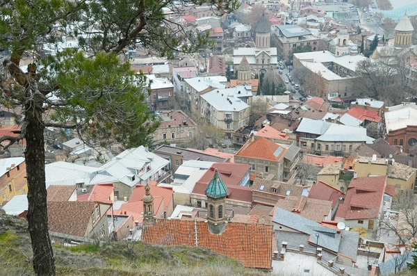 Bulutlu bir günde üstten görünüm eski şehrin. Tbilisi — Stok fotoğraf