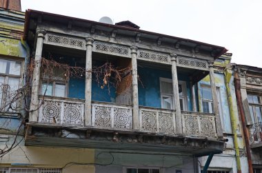 Tiflis benzersiz geleneksel balkon. Gürcistan
