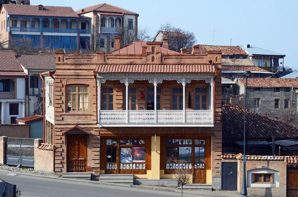 Dwelling houses with lacy carved balconies in Telavi - the center of Kakheti, Georgia — Stock Photo, Image