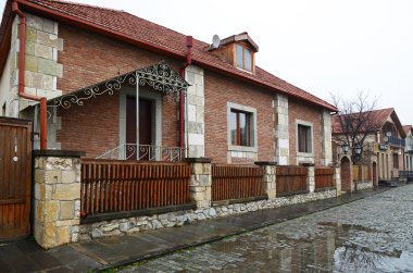 Mtsheta - Gürcistan, eski başkenti yağmurdan sonra sokaklarında