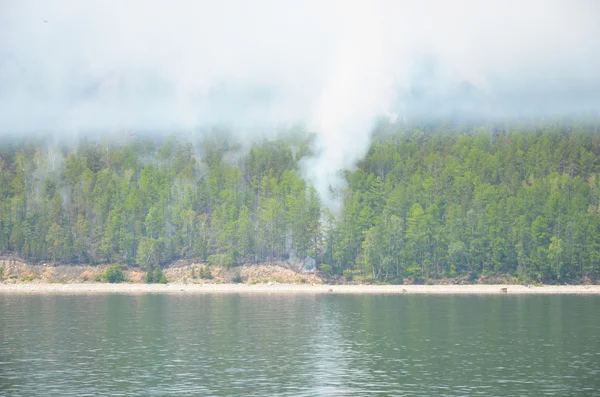 The shore of Lake Baikal in the smoke — Stock Photo, Image