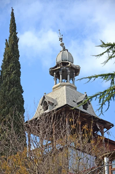 Toren van Residencieel huis Sololaki district. Tbilisi, Georgië — Stockfoto