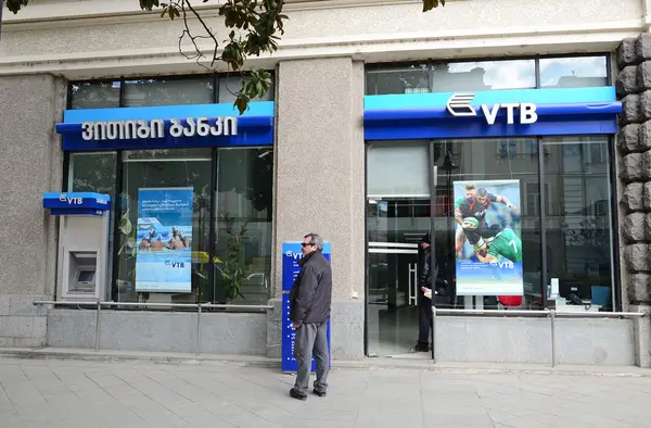 Tbilisi, Georgië-maart, 2 2015: Vtb Bank filiaal in Tbilisi. Georgië — Stockfoto