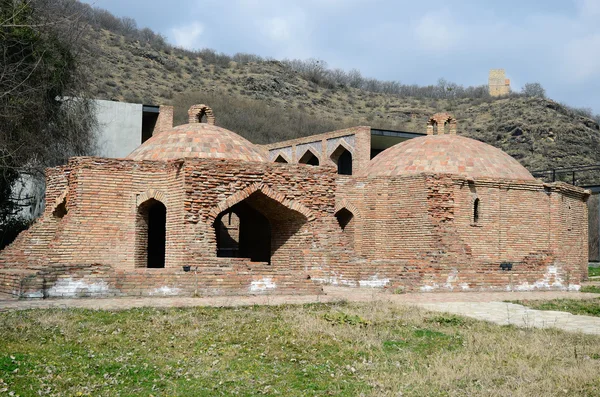 Mengembalikan sebagian kota kuno Gremi dengan tempat mandi dan jalur perdagangan. Kakheti, Georgia — Stok Foto