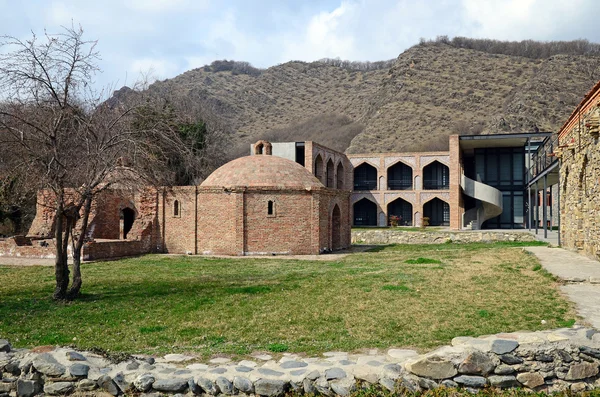 Mengembalikan sebagian kota kuno Gremi dengan tempat mandi dan jalur perdagangan. Kakheti, Georgia — Stok Foto