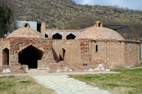 Barrio restaurado de la antigua ciudad de Gremi con baños y filas comerciales. Kakheti, Georgia — Foto de Stock