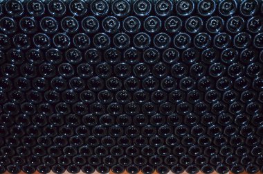 Duvar, üst üste boş şişe