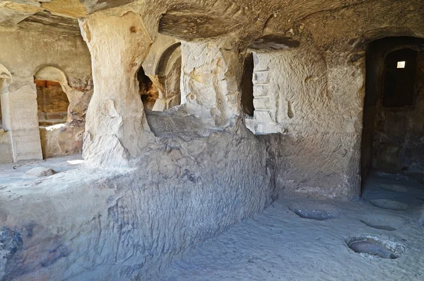 Ősi Pincészet - egyik cave City Uplistsikhe Gori régióban Queens elhelyezése — Stock Fotó