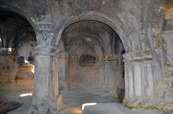 Salão de boas-vindas de Queens na antiga cidade caverna Uplistsikhe na região de Gori, Geórgia . — Fotografia de Stock