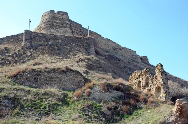 Pohled v Goris Tsikhe pevnost na kopci ve městě Gori. Gruzie — Stock fotografie