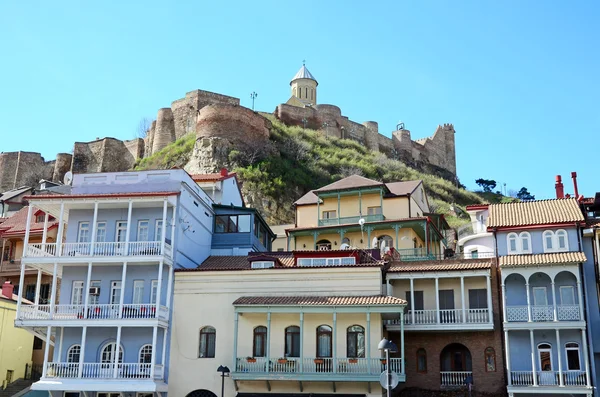 Tradiční krásné budovy v okrese Abanotubani. Staré město, Tbilisi — Stock fotografie