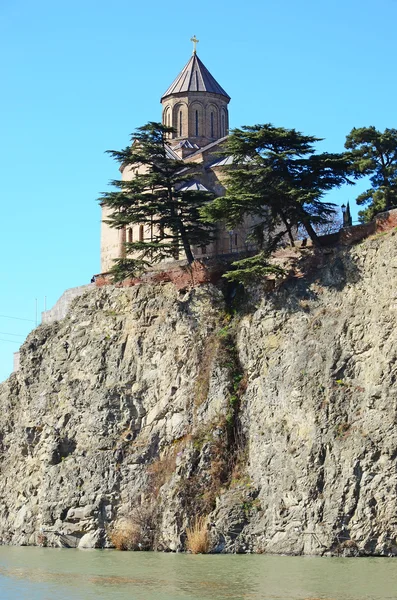 Iglesia de la Asunción en la roca sobre el río Kura en Tiflis —  Fotos de Stock