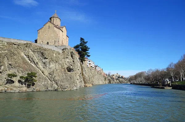 Iglesia de la Asunción en la roca sobre el río Kura en Tiflis —  Fotos de Stock