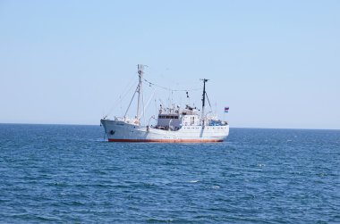 Baykal, Rusya - 26 Temmuz 2015: Araştırma gemisi G.Y. Vereschagin Baykal Gölü üzerinde