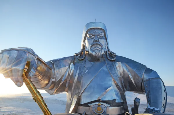 Чингисхан с легендарным золотым кнутом. Статуя-комплекс — стоковое фото