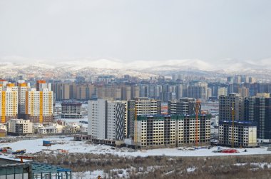 Kışın karmaşık memorial yüksekliğini Ulaanbaatar görünümünden