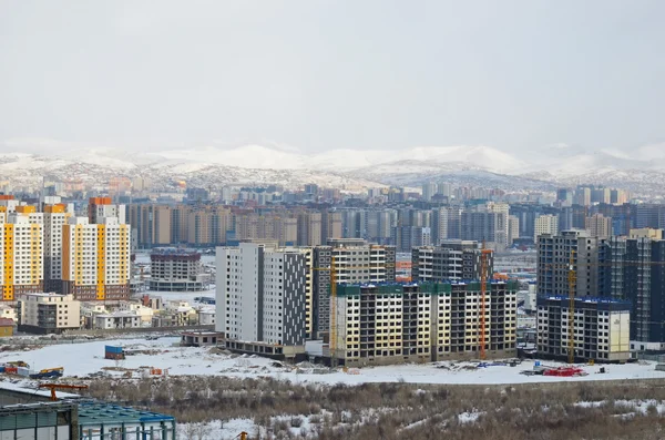 Blick auf ulaanbaatar von der Höhe der Gedenkstätte im Winter — Stockfoto