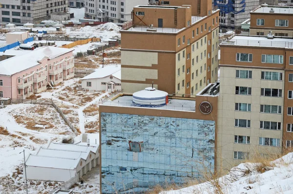 Yurt op het dak van residentieel gebouw. Mongolië, Ulaanbaatanr — Stockfoto