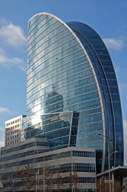 Ulan Batur, Moğolistan - 03 Aralık 2015: Yeni modern yelken merkezi kare Ulaanbaatar üzerinde bina formu