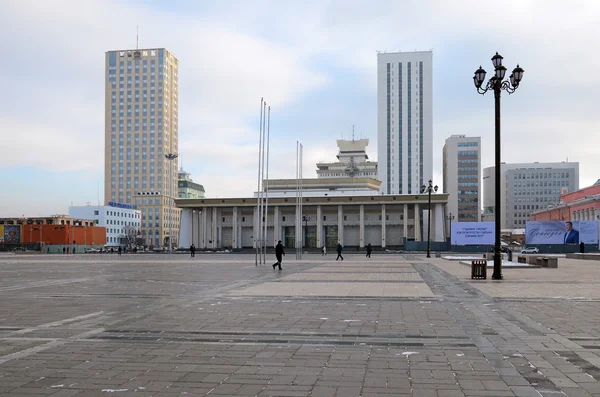 Ulaanbaatar, Mongólia - 03 de dezembro de 2015: Praça Sukhbaatar em Ulaanbaatar — Fotografia de Stock