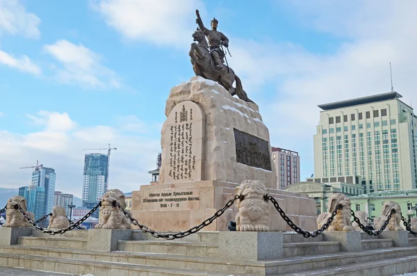 Monumento a Sukhbaatar en la plaza central de Ulán Bator — Foto de Stock