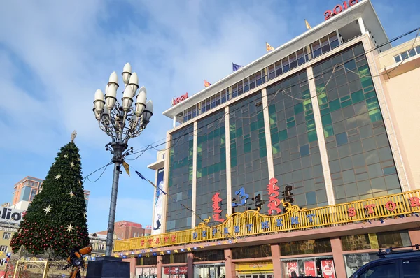 蒙古乌兰巴托-2015 年 12 月 3 日: 大州超市圣诞节前在蒙古乌兰巴托 — 图库照片