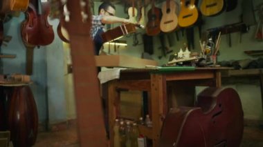 6-man UD yapımcısı esnaf klasik gitar durumda depolama