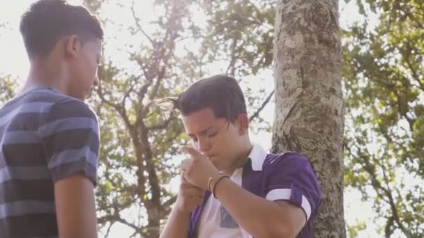 6 慢镜头组的青少年男孩吸烟 — 图库视频影像
