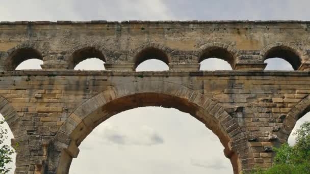 Monumento francés Pont Du Gard Acueducto romano en el sur de Francia — Vídeo de stock