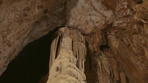 Geológia és geológiai képződmények, Dargilan barlang, Franciaország — Stock videók