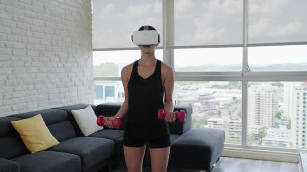 Jonge Vrouw Doet Sportactiviteiten Met Virtual Reality Glazen Voor Fitness — Stockvideo