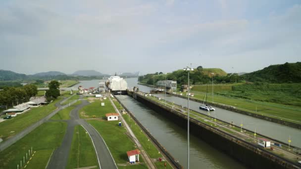 1of19 Tempo limite da cidade do Panamá, barco, navio de carga, contêineres, canal — Vídeo de Stock