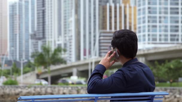 10of10 Empresario asiático, gerente chino, hombre hablando por teléfono móvil — Vídeo de stock