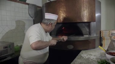 Portre adam iş Cook Pizza lokanta mutfağı yemek İtalya