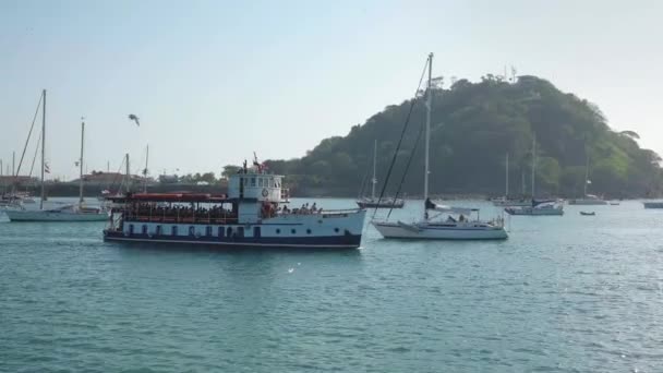 Ferry barco de vela — Vídeo de stock