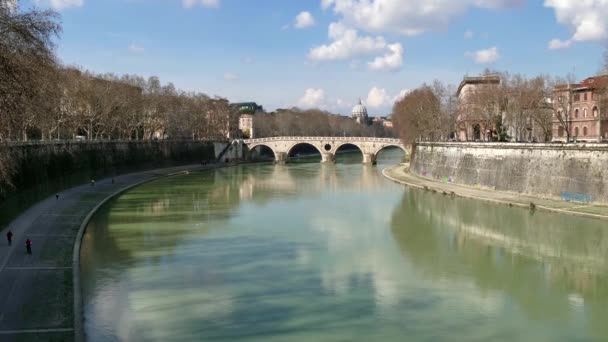 Flusslandschaft Tiber — Stockvideo