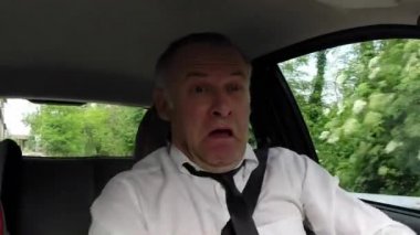 Banliyö insanlar çalışmak için araba kazası kaza önler