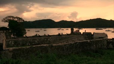 Portobelo Panama Fort Fuerte Santiago ve topçu topları