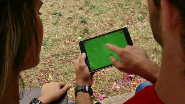 Ipad Tablet Bilgisayar Kullanan 18 Eğitim Okulu Teknoloji Koleji Öğrencisi — Stok video
