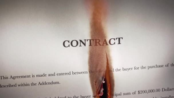 4 närbild av kontrakt på engelska Burning i brand — Stockvideo