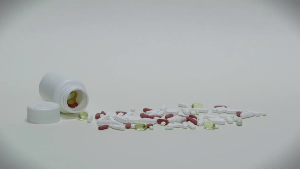 Verschreibungspflichtige Medikamente Tabletten für kranke Menschen — Stockvideo