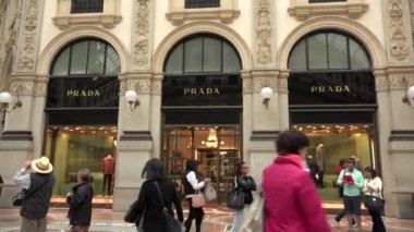 Alışveriş Prada Shop Mağaza İtalyan Moda Milano Milano İtalya İtalya İtalya