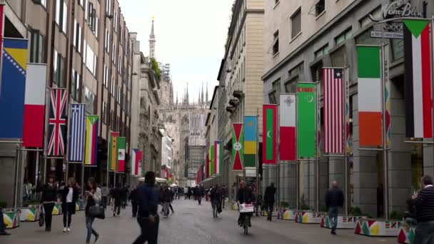 Corso Vittorio Emanuele Street Avenue Boulevard People City Milánó Olaszország — Stock videók