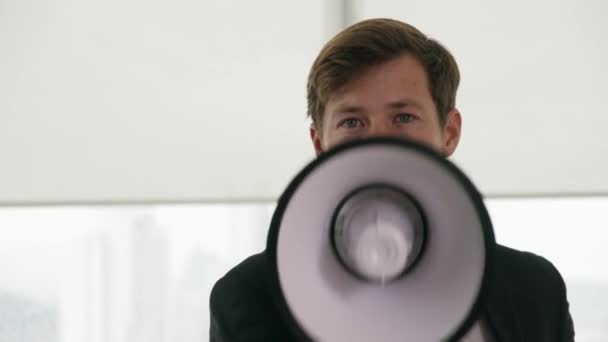 13 White Collar Office Worker Talking With Megaphone At Camera — Stock Video