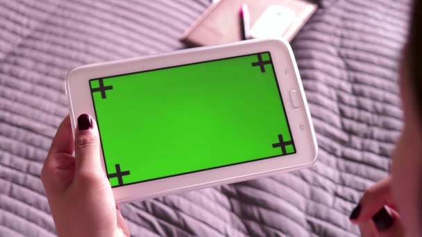 Monitor de pantalla verde en la tableta Ipad Tecnología Correo electrónico de Internet — Vídeo de stock