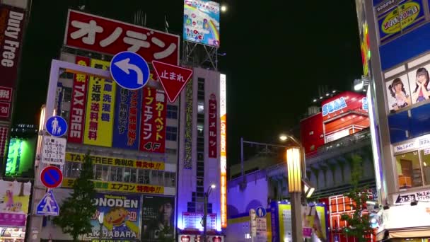 Neon Lights Billboards tekenen gebouwen Akihabara Tokio Japan Asia nacht — Stockvideo