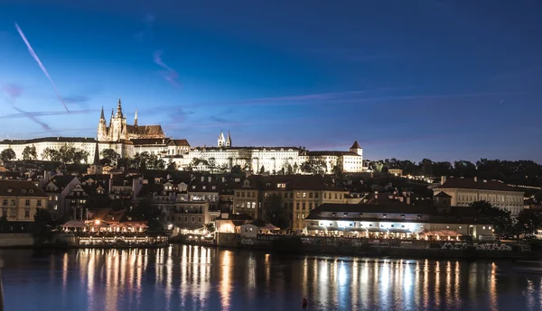Charles Köprüsü 'nden gece Prag manzarası Çek Cumhuriyeti
