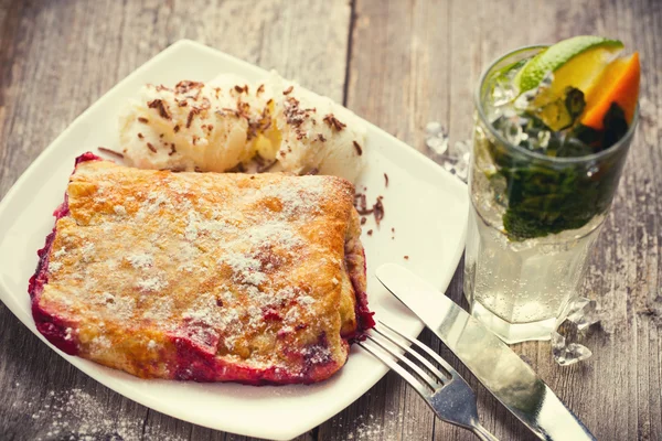 Cereja Strudel close-up — Fotografia de Stock