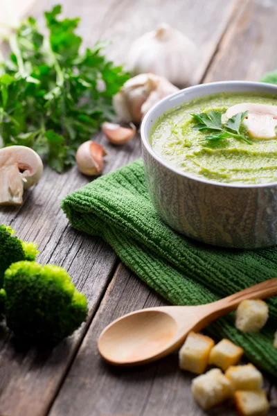 Суп со сливками с брокколи — стоковое фото