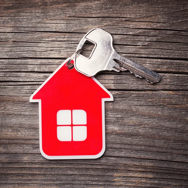 Key and Red House — Stock Photo, Image